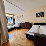 Bat Solutions Trier-euren - Alles Was Ein Nicht Bietet - 10 Min Zur Altstadt - 98 Qm Scheune Fuer 9 Personen Mit Sternenhimmel, Wintergarten, Grill Und Kino - Barrierefrei Dank Lift & Auffahrt Appartement