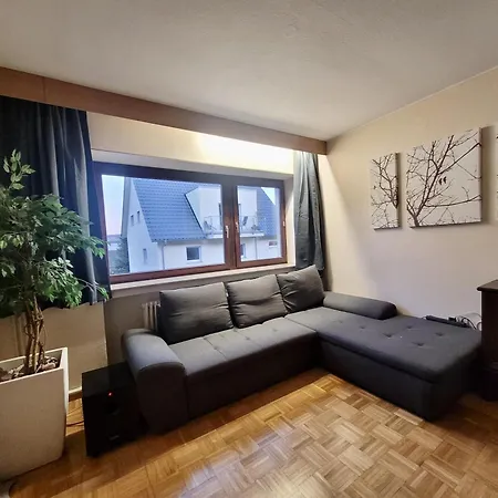 Bat Home Solutions Trier-Euren - Alles Was Ein Hotel Nicht Bietet - 10 Min Zur Altstadt - 98 Qm Scheune Fuer 9 Personen Mit Sternenhimmel, Wintergarten, Grill Und Kino - Barrierefrei Dank Lift & Auffahrt Trier