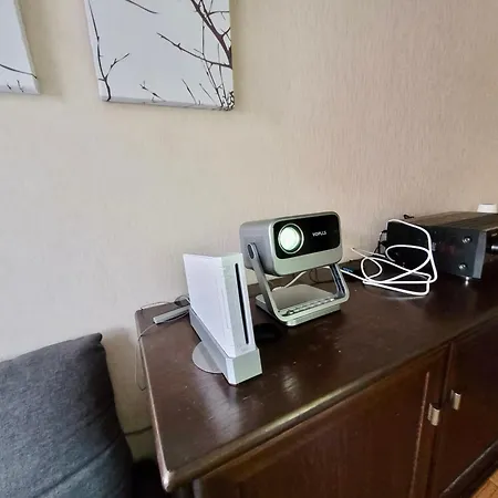 Bat Home Solutions Trier-Euren - Alles Was Ein Hotel Nicht Bietet - 10 Min Zur Altstadt - 98 Qm Scheune Fuer 9 Personen Mit Sternenhimmel, Wintergarten, Grill Und Kino - Barrierefrei Dank Lift & Auffahrt *