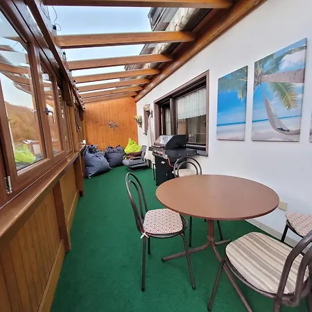 Bat Home Solutions Trier-Euren - Alles Was Ein Hotel Nicht Bietet - 10 Min Zur Altstadt - 98 Qm Scheune Fuer 9 Personen Mit Sternenhimmel, Wintergarten, Grill Und Kino - Barrierefrei Dank Lift & Auffahrt *