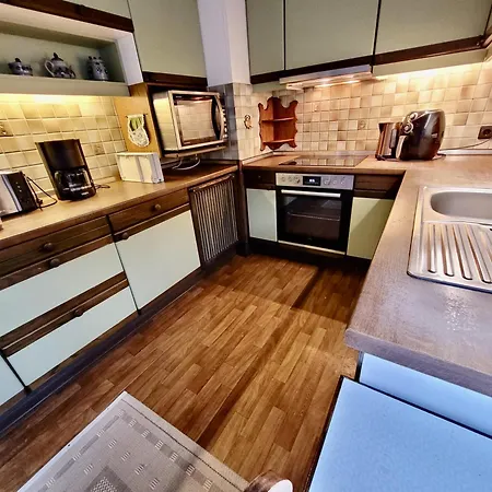 Bat Home Solutions Trier-Euren - Alles Was Ein Hotel Nicht Bietet - 10 Min Zur Altstadt - 98 Qm Scheune Fuer 9 Personen Mit Sternenhimmel, Wintergarten, Grill Und Kino - Barrierefrei Dank Lift & Auffahrt