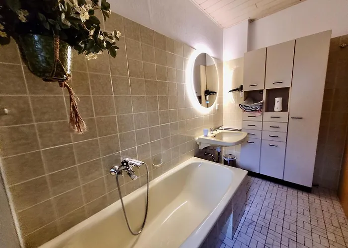 Bat Home Solutions Trier-Euren - Alles Was Ein Hotel Nicht Bietet - 10 Min Zur Altstadt - 98 Qm Scheune Fuer 9 Personen Mit Sternenhimmel, Wintergarten, Grill Und Kino - Barrierefrei Dank Lift & Auffahrt Apartamento Trier